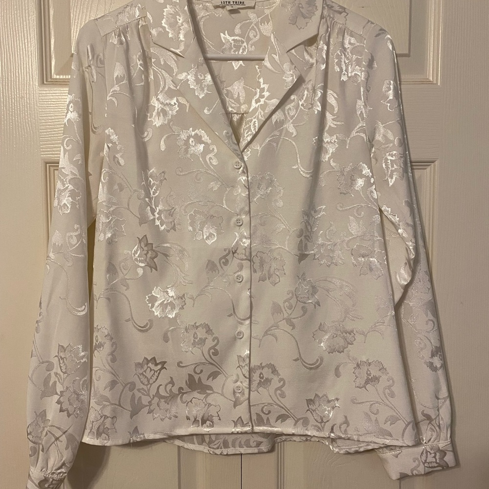 12th Tribe White Notched Collar Button Down Blouse